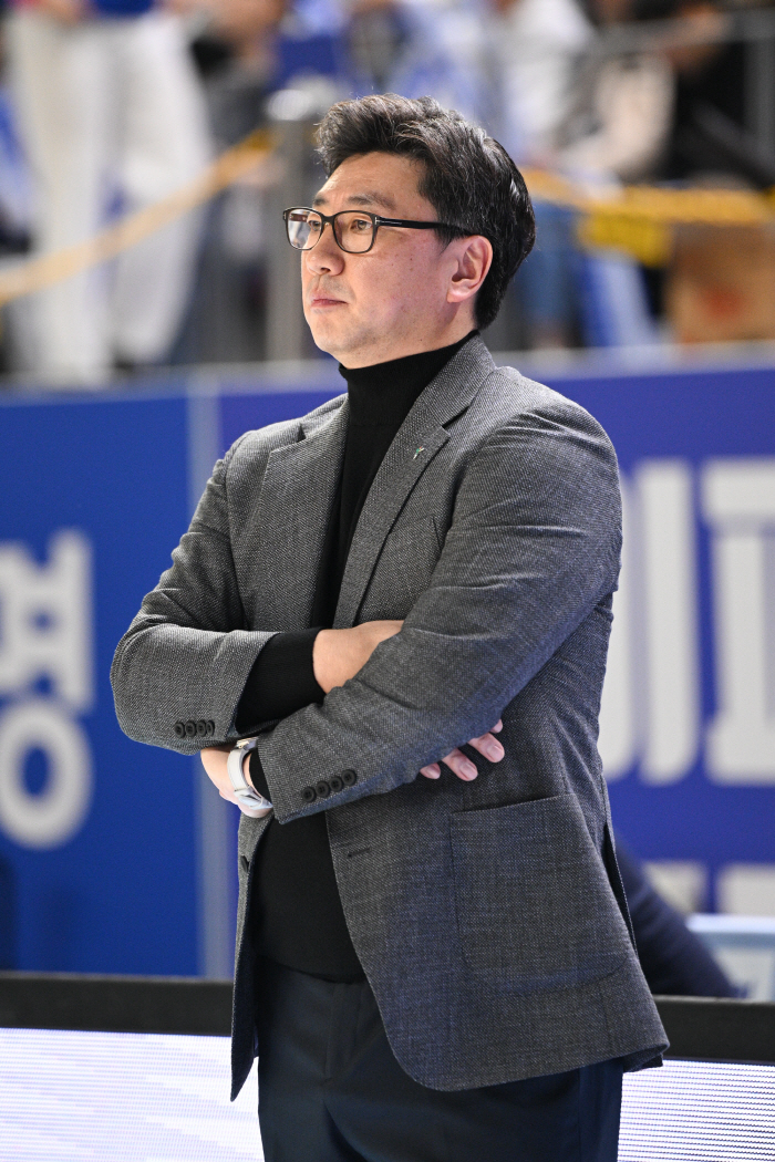[현장인터뷰] 김도완 하나원큐 감독 "할 말이 없는 경기" 짤막한 총평