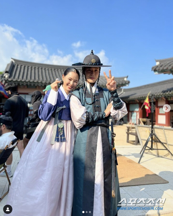 [종합]"우리 종원이 이제 훨훨 날아라". '밤 커플' 이하늬, 열살 어…