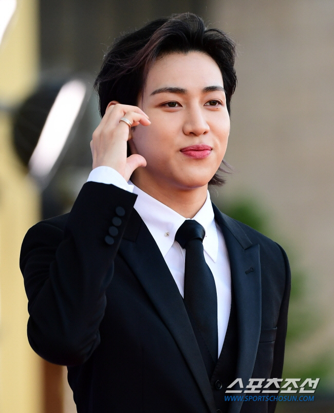 '영앤리치' 뱀뱀, 이상민에 명품옷 선물 "백화점 VVIP, 20%할인 …