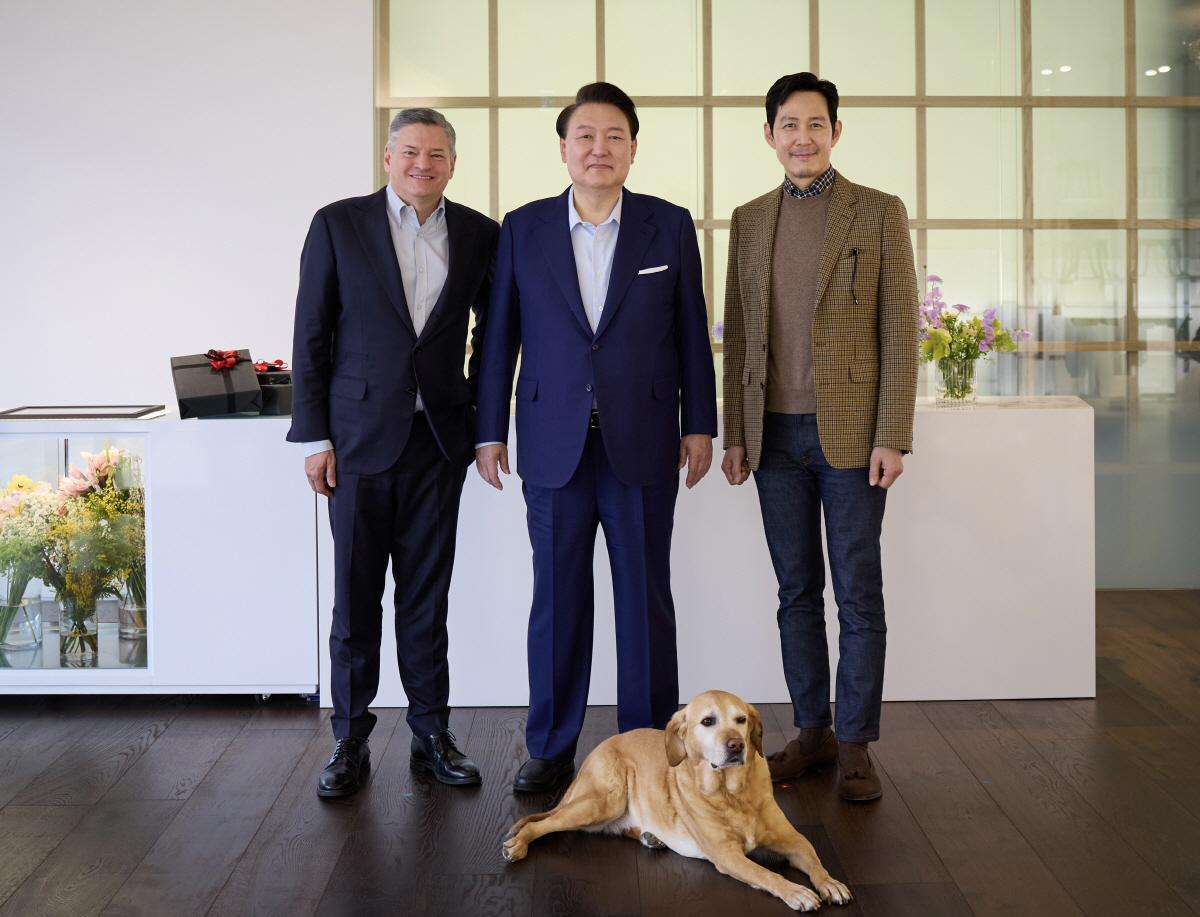 [종합] 주말 韓찾은 넷플릭스 CEO "윤석열 대통령·이정재와 만남..최…