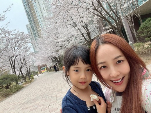 '기태영♥' 유진 "7살 둘째, 얼굴 작아 신생아 마스크로 가려져"…붕어…