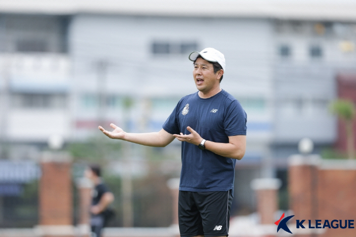 승격 도전하는 이랜드, 신무기는 김도균식 '헤비메탈'