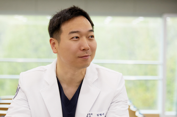 강동경희대병원 김명서 교수, 북미관절경학회지 '우수 임상연구 논문상' 수…