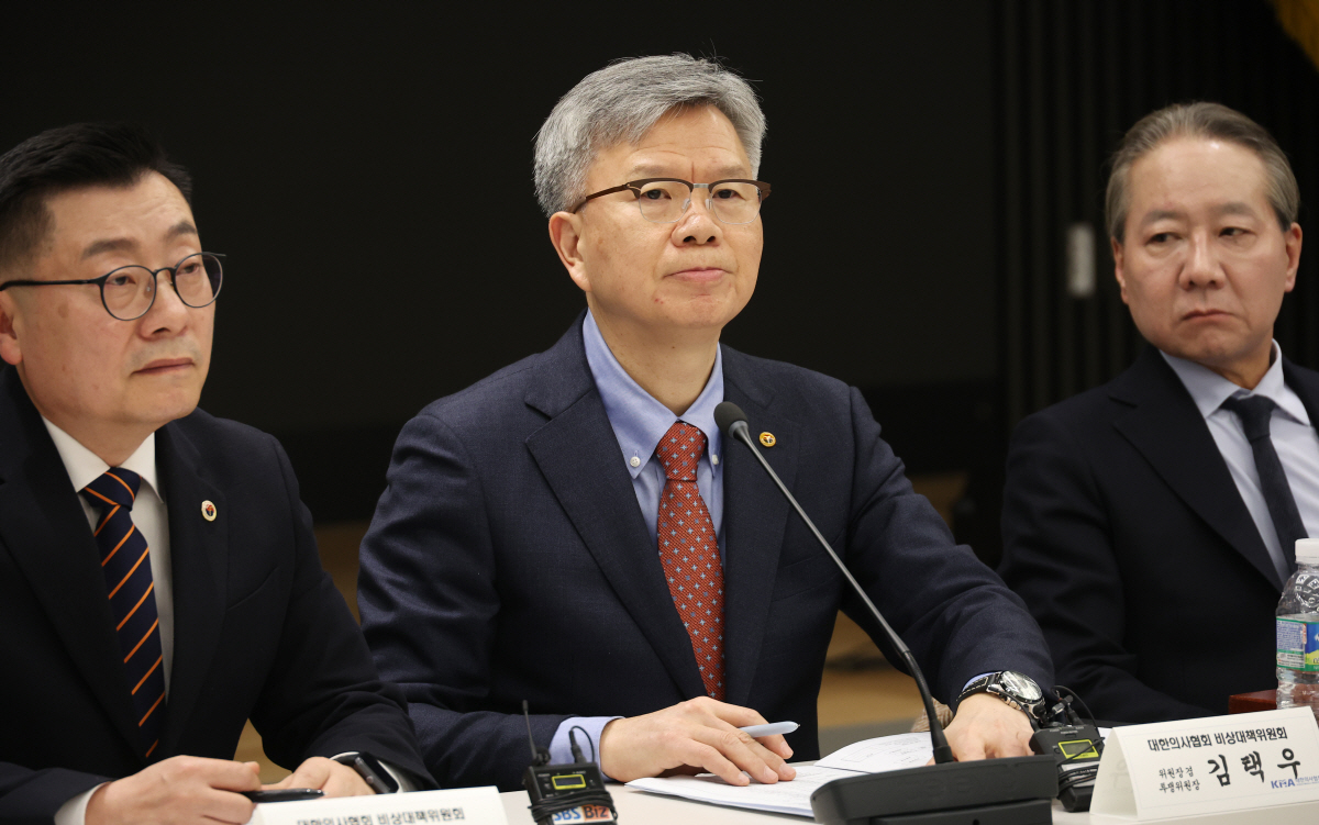 "의사들은 파업 아닌 '포기' 하고 있습니다"