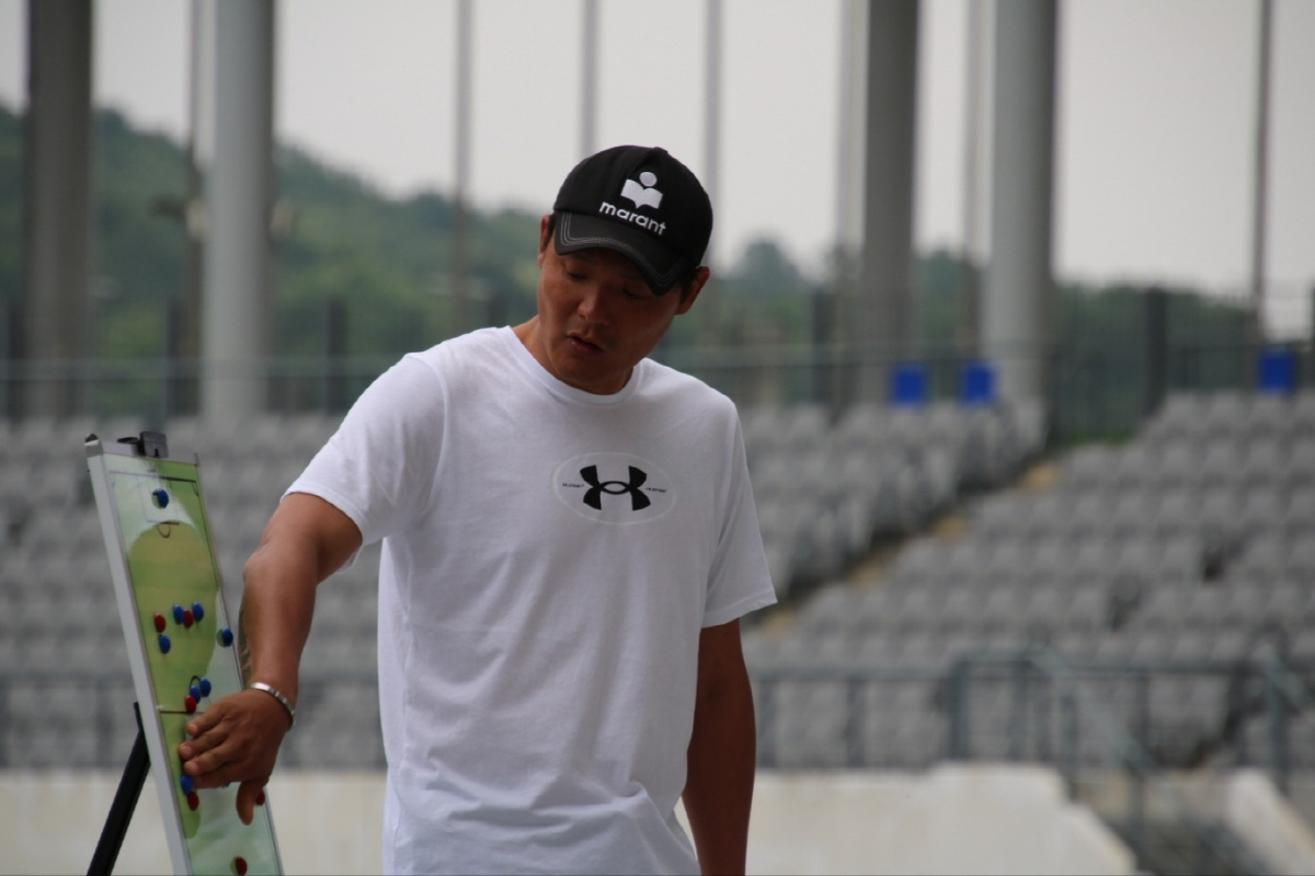 [대학축구]강영환 순복음총신대 감독 "내가 이루지 못한 꿈, 제자들은 끝…