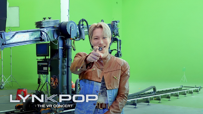 엑소 카이 '링팝: 더 브이알콘서트 카이', 개봉 첫 주부터 뜨겁다