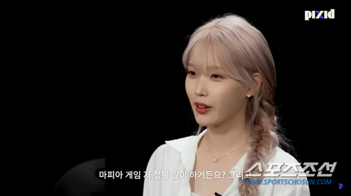 '사회 초년생' 아이유, 회식 자리서 가장 먼저 하는 일은? "출구 쪽에…