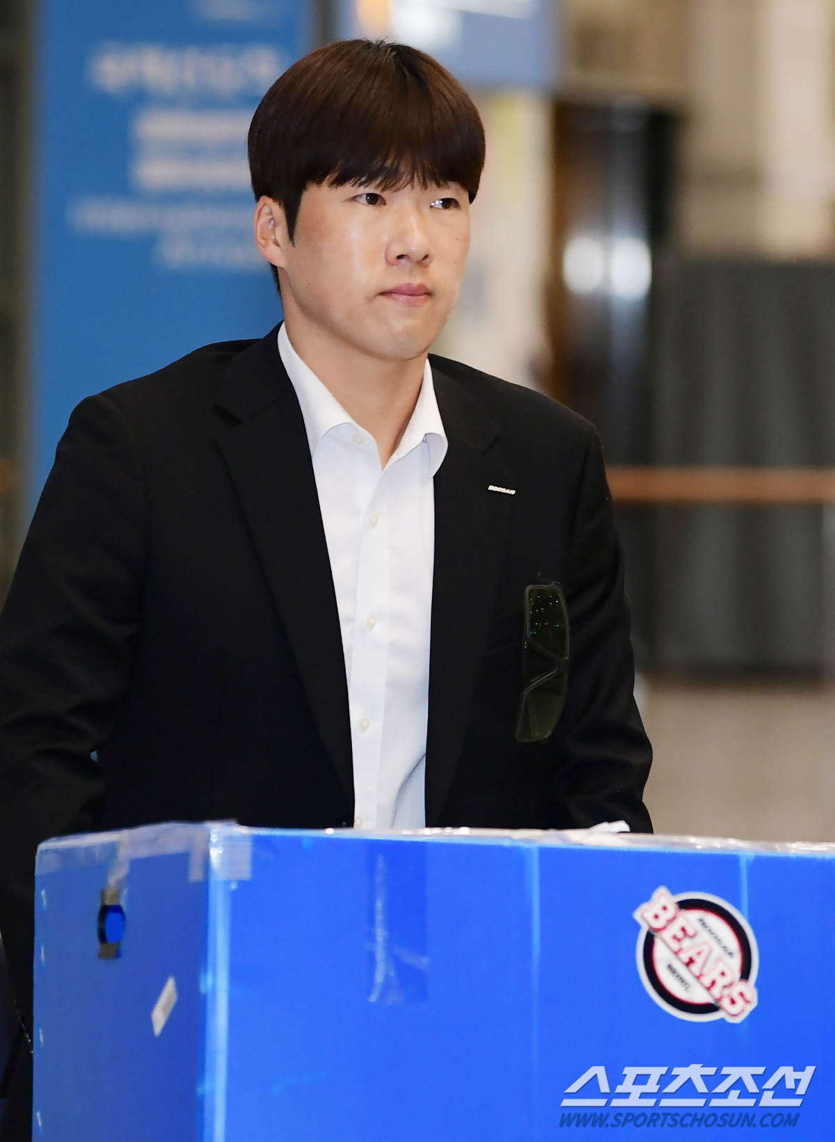루키 김택연은 팬들 사인공세에 당황...양의지-석환은 흐뭇한 미소 [두산…