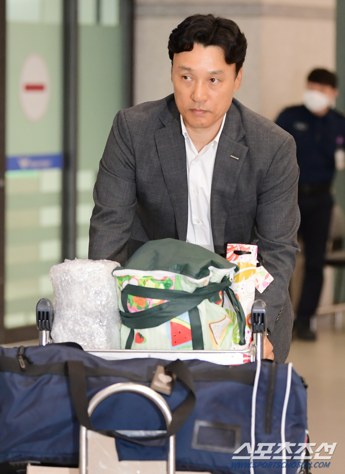 "류현진이 온다구요?" 국민타자가 순간 미소를 잃었다. 10시간 비행기 …