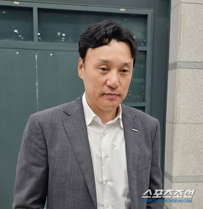 천하의 이승엽이 말을 더듬었다. "류현진이 진짜 와요?" 한화도 인정한 …