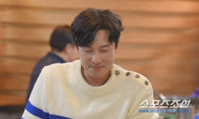 "오빠 곧 떠나잖아요". '김동완♥서윤아', 정말 비즈니스 커플? '등산…