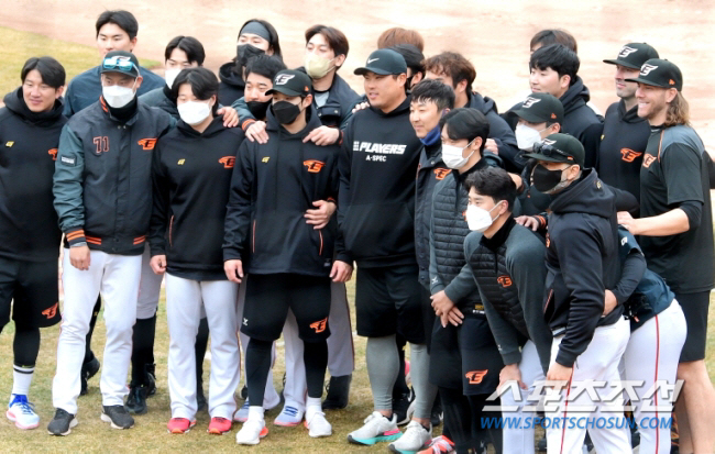 "한국으로 짐을 보냈으니 기대해도…" 역대 최고 대우는 확정, 이제 남은…