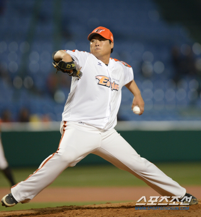 RYU, 도장 찍으면 김광현-양의지 넘고 새역사…'류心잡기' 한화는 준비…