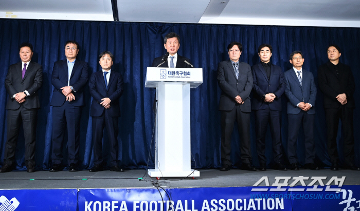 "클린스만에 농락" 위기의 韓 축구, 차기 A대표팀 감독 선임 기준은…전…