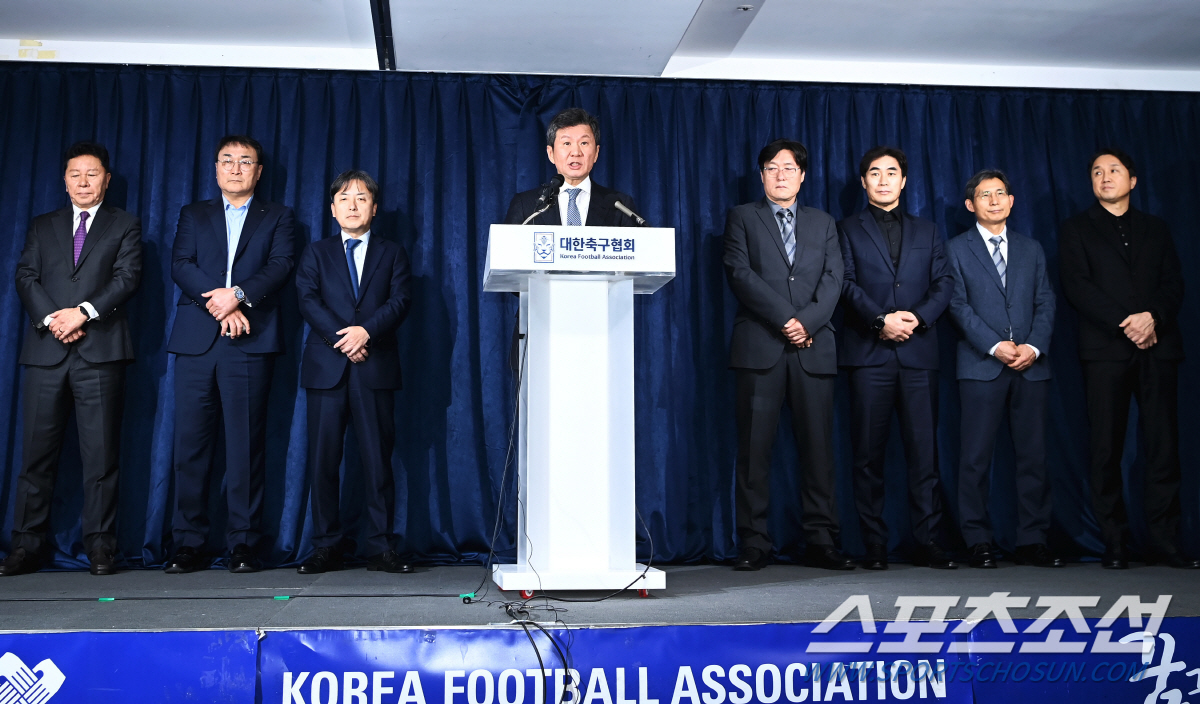 "클린스만에 농락" 위기의 韓 축구, 차기 A대표팀 감독 선임 기준은…전…