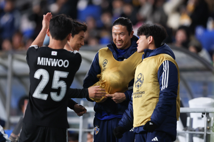 "울산 축구 보여줄 것" ACL 16강 日 원정, 홍명보 감독의 자신감……