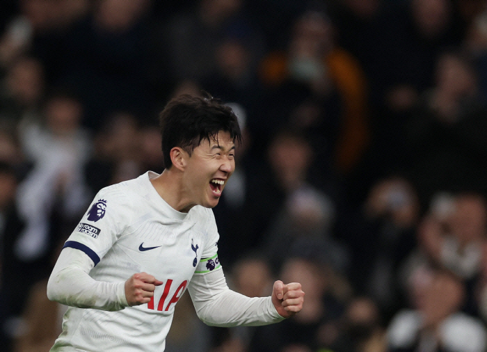 손흥민 앞에서 골 결정력 논하지 말라, EPL 1위 등극...황희찬 4위