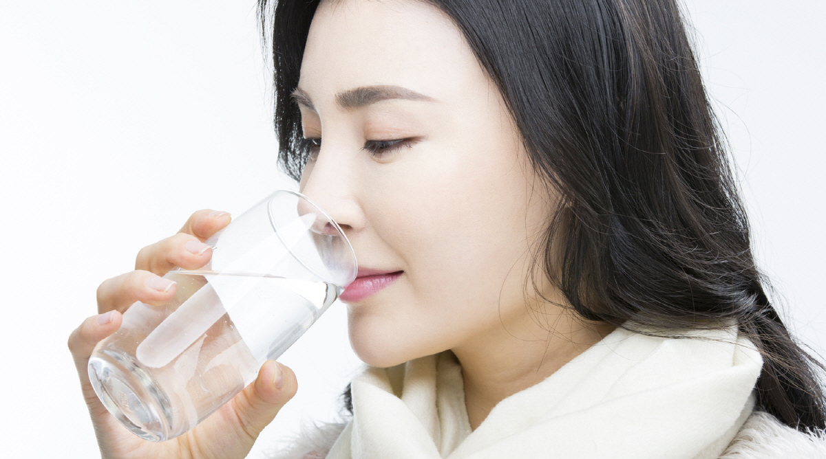 물 무조건 많이 마시면 독? 심부전·신부전 환자 부종 위험