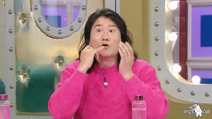 블랙핑크 제니, '연예인 최초 성인용품 모델' 임우일 팬이었다…셀카도 먼…