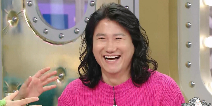 블랙핑크 제니, '연예인 최초 성인용품 모델' 임우일 팬이었다…셀카도 먼…