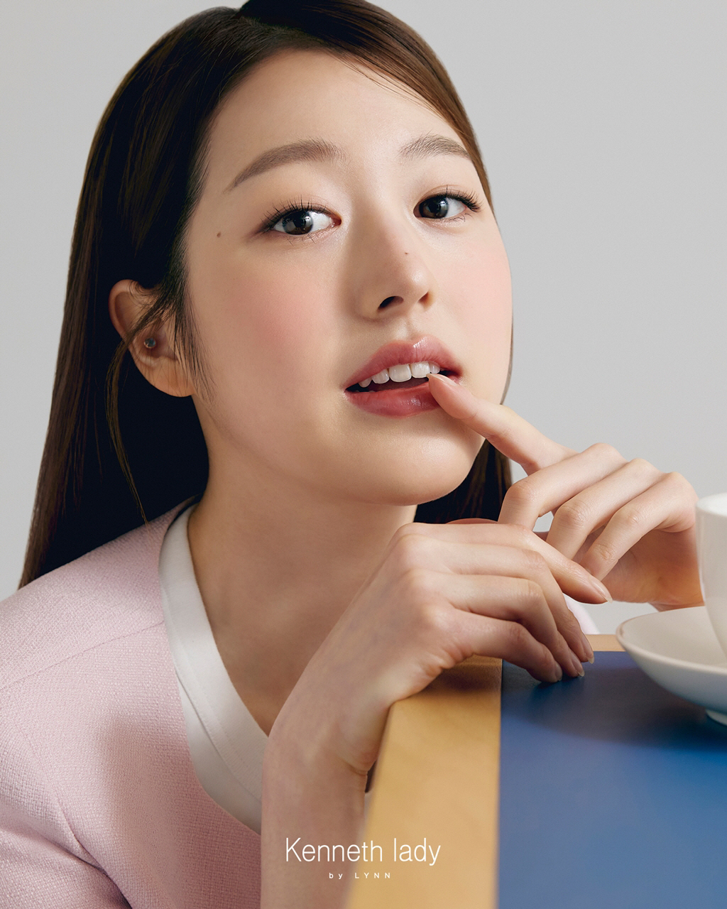 '장원영 친언니' 장다아, 동생 진짜 닮은 압도적 비주얼 화보