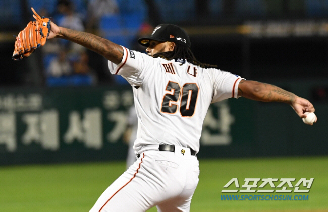 채은성→안치홍→류현진까지. 'A급 태풍으로 격상' 한화 '떡상'의 키는 …