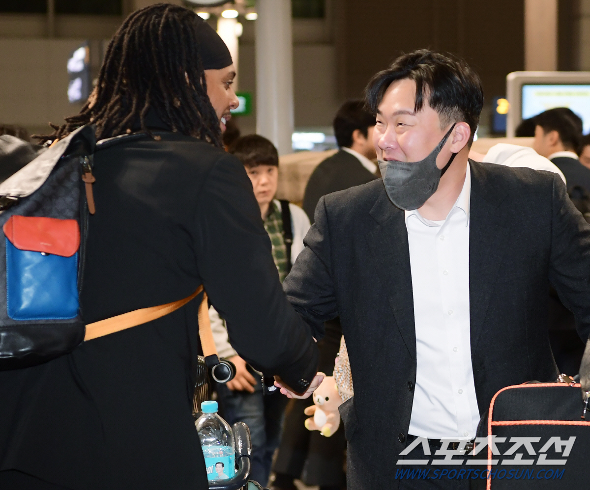 채은성→안치홍→류현진까지. 'A급 태풍으로 격상' 한화 '떡상'의 키는 …