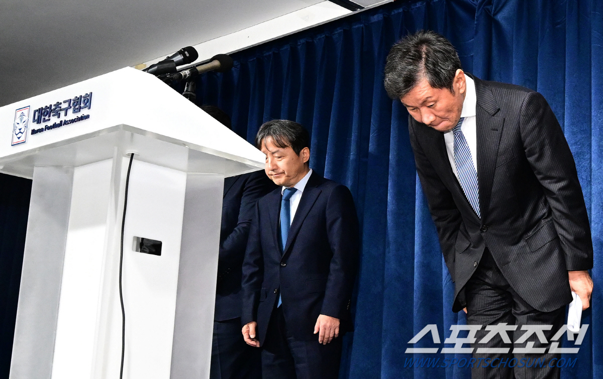 '축구도 스스로 하고, 갈등도 스스로 풀었다' 클린스만과 협회의 일방적 …