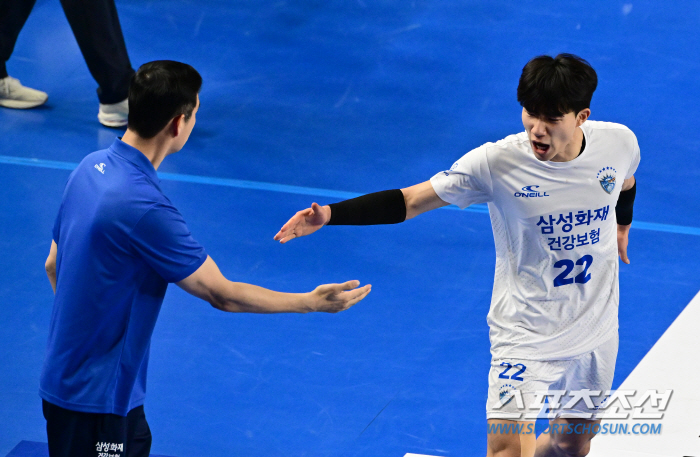 삐걱댄 외국인 주포. "가장 운동 많은" 군필 유망주가 팀을 살렸다. "…