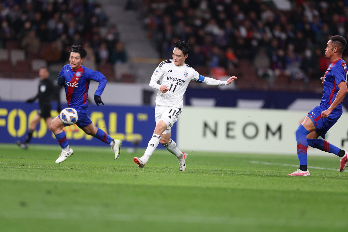 [ACL 리뷰]"이변은 없다" 울산, 日 원정서 2-1 승리…'현대가 라…