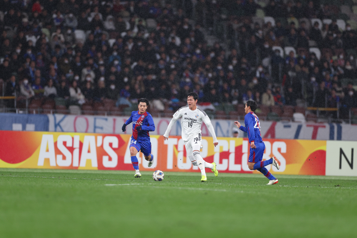 [ACL 리뷰]"이변은 없다" 울산, 日 원정서 2-1 승리…'현대가 라…