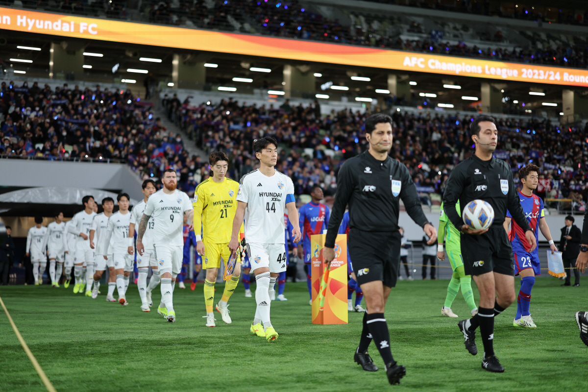 [ACL 리뷰]"이변은 없다" 울산, 日 원정서 2-1 승리…'현대가 라…