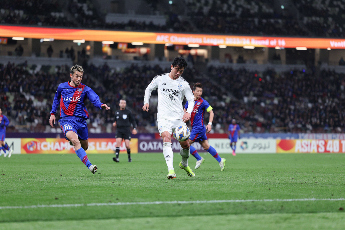 [ACL 리뷰]"이변은 없다" 울산, 日 원정서 2-1 승리…'현대가 라…