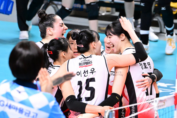'준PO 지운다!' 정관장, '사령탑 복귀' GS칼텍스 잡고 3위 굳히기…
