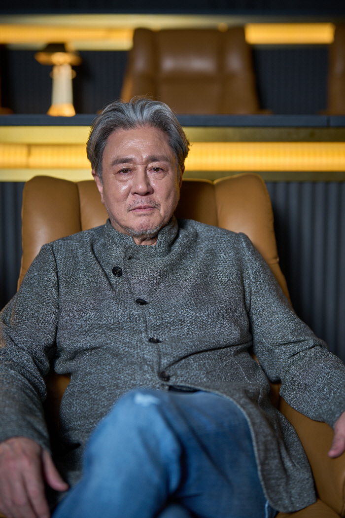 [인터뷰②] 최민식 "'유 퀴즈' 회식 참여, 장렬하게 전사했다"('파묘…