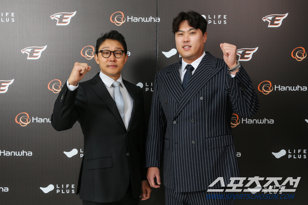 8년 170억원 '몰아주기'는 없다…류현진 첫 해 연봉, 김광현 '81억…