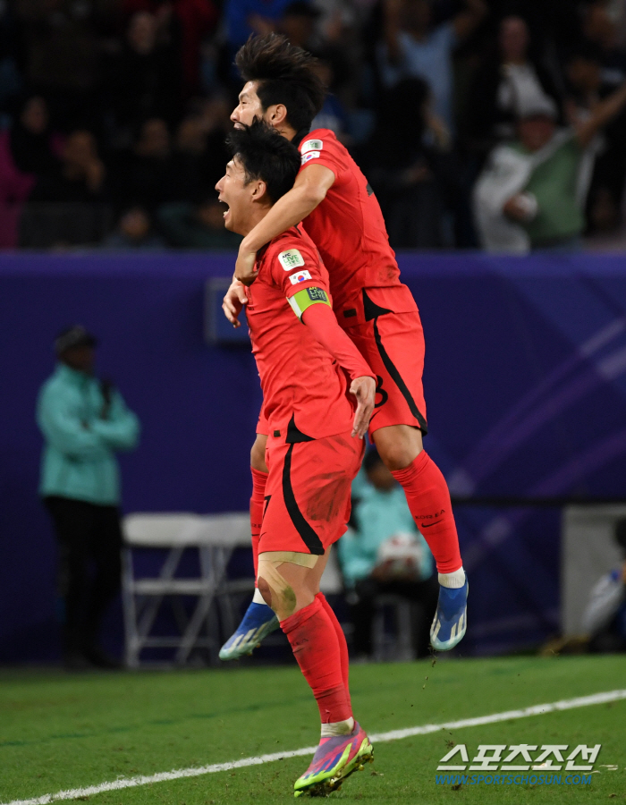 ‘이강인과 불화설 종결’ 손흥민 포용 리더십...영국-미국까지 화제, B…