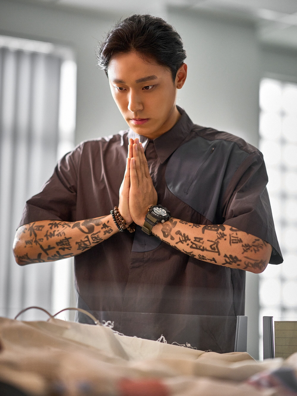 "군백기가 뭐죠?" 이도현, 'MZ 무당'으로 변신…'파'며드는 열연 (…