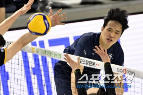 대한항공 살린 임동혁 생애 첫 5R MVP. 김연경은 역대 최다 MVP[…