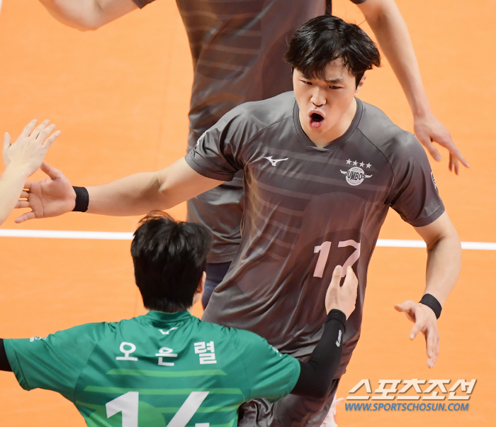 대한항공 살린 임동혁 생애 첫 5R MVP. 김연경은 역대 최다 MVP[…