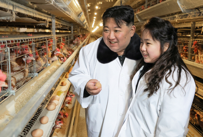 "北 김정은 위원장 큰아들 있다…말라서 공개 꺼려"
