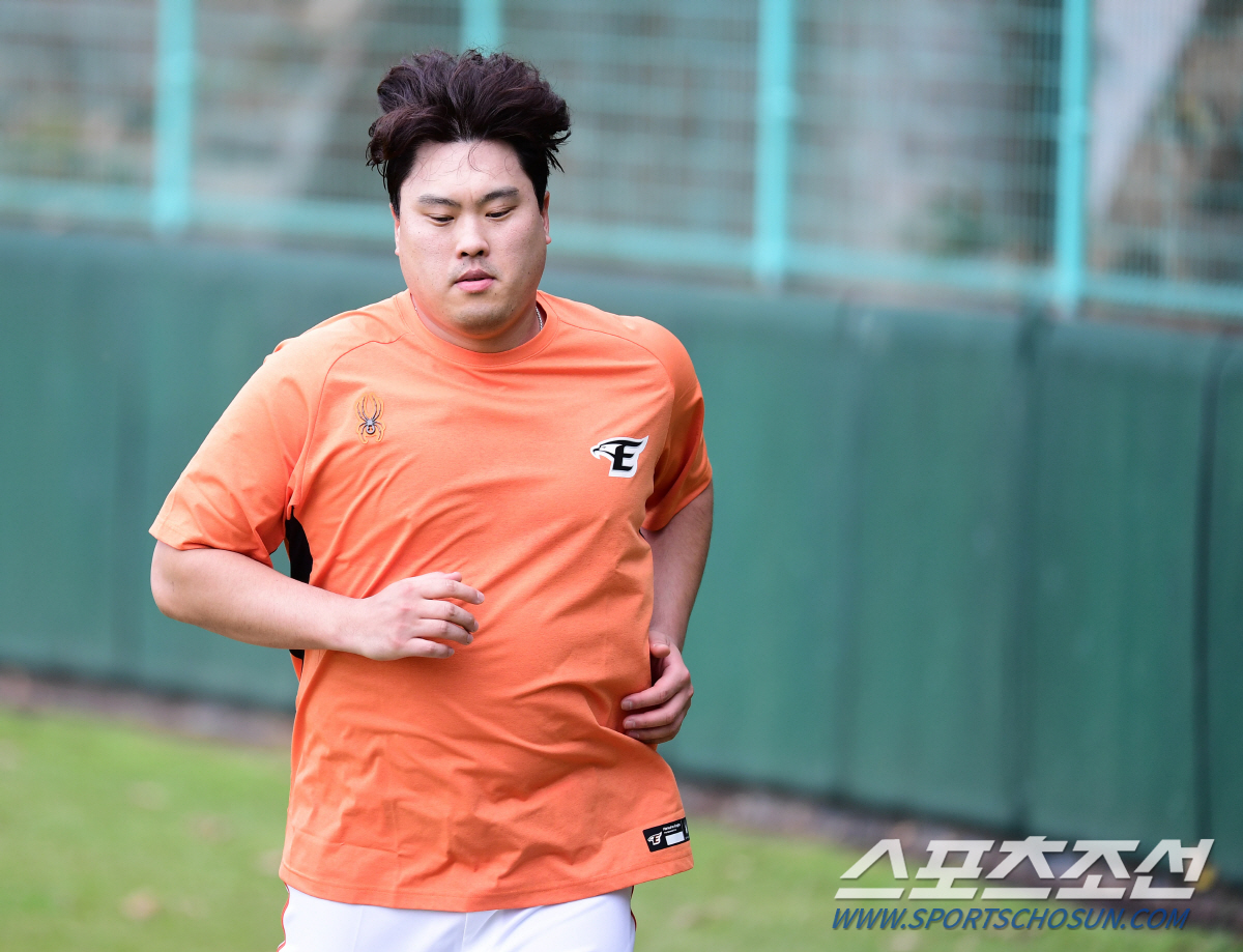 '괴물'이 진짜 개막전에 홈 개막전까지 던진다면...한화, 170억 안아…