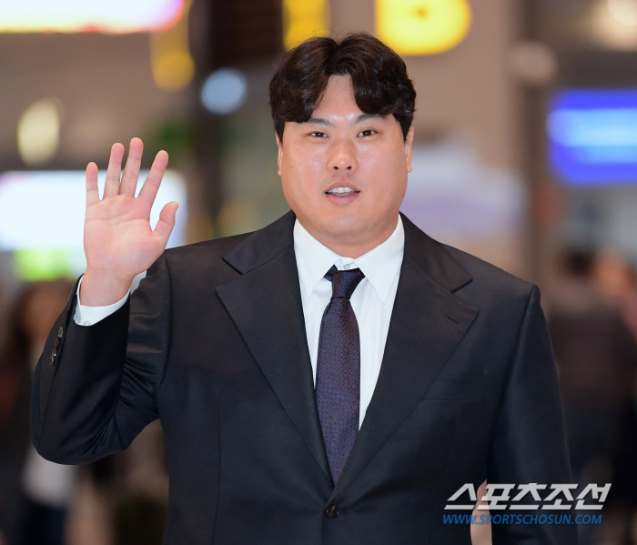 '캠프 출국' 류현진 "오늘부터 바로 훈련 시작! 한화 KS 우승 이끌고…