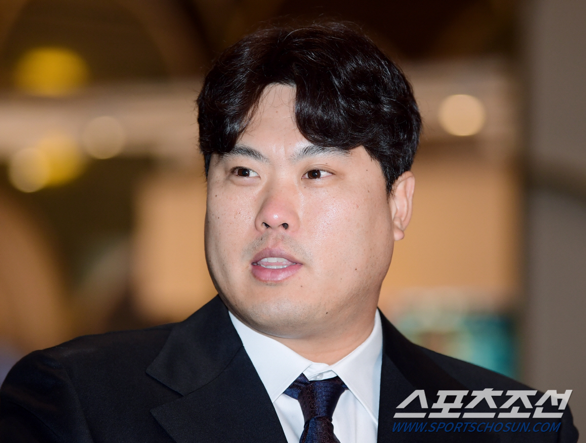'캠프 출국' 류현진 "오늘부터 바로 훈련 시작! 한화 KS 우승 이끌고…