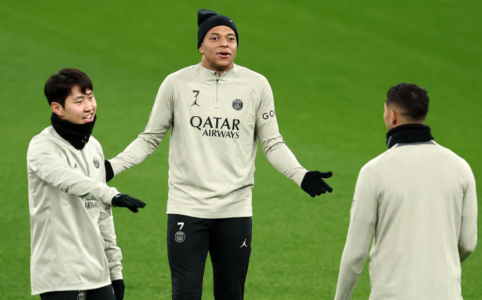 '강인아 나도 갈게' PSG 핵심 선수, 에이스 따라 레알행?..."음바…