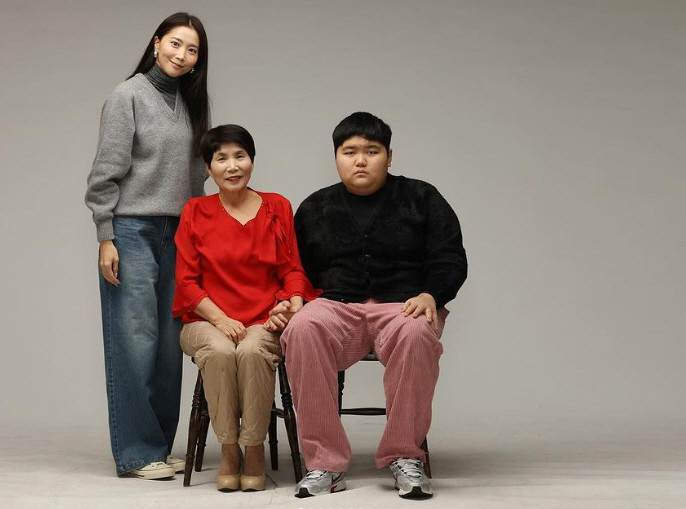 오윤아 "발달장애子 사춘기 성교육 걱정…평생 친구처럼 살 방법 찾아" (…