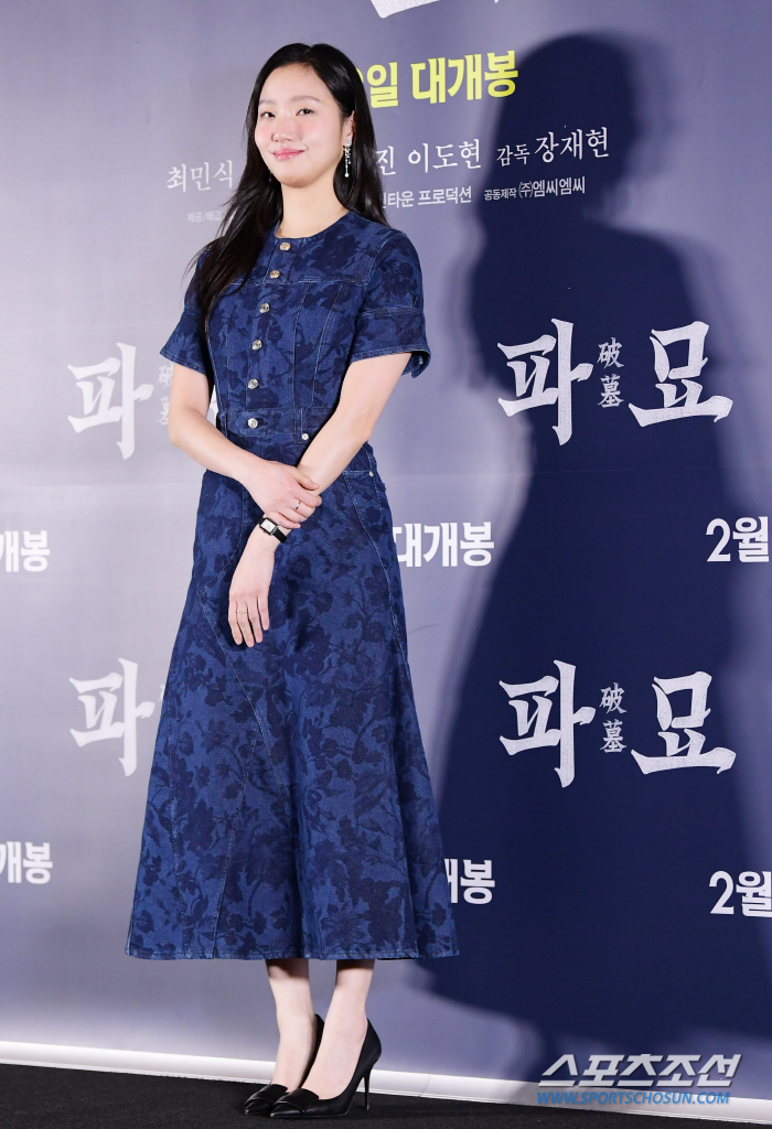 "귀걸이만 5000만원?" 김고은, 하이엔드로 휘감은 '파묘' 시사회 착…