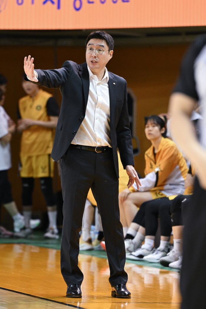 'WKBL 새 역사' 청주 KB스타즈, 사상 첫 정규리그 '홈 전승' 달…