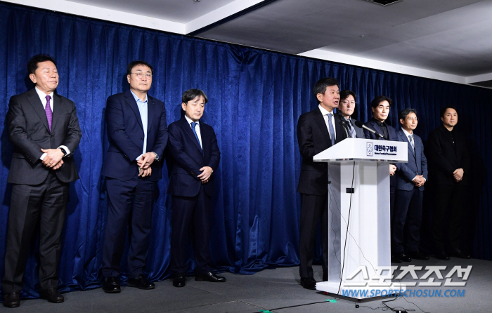 '기류 바뀌었다' 축구협회 전력강화위, 3월 A매치 '임시 감독 체제' …