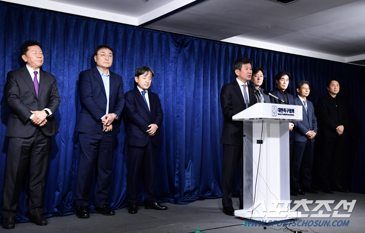 '기류 바뀌었다' 축구협회 전력강화위, 3월 A매치 '임시 감독 체제' …